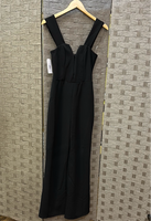 V-Trim Wire Detailed Sleeveless Jumpsuit